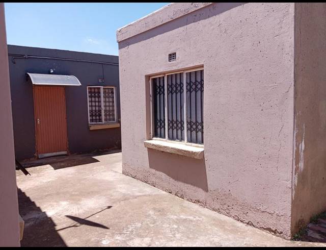 3 BEDROOM HOUSE FOR SALE IN PROTEA GLEN EXT